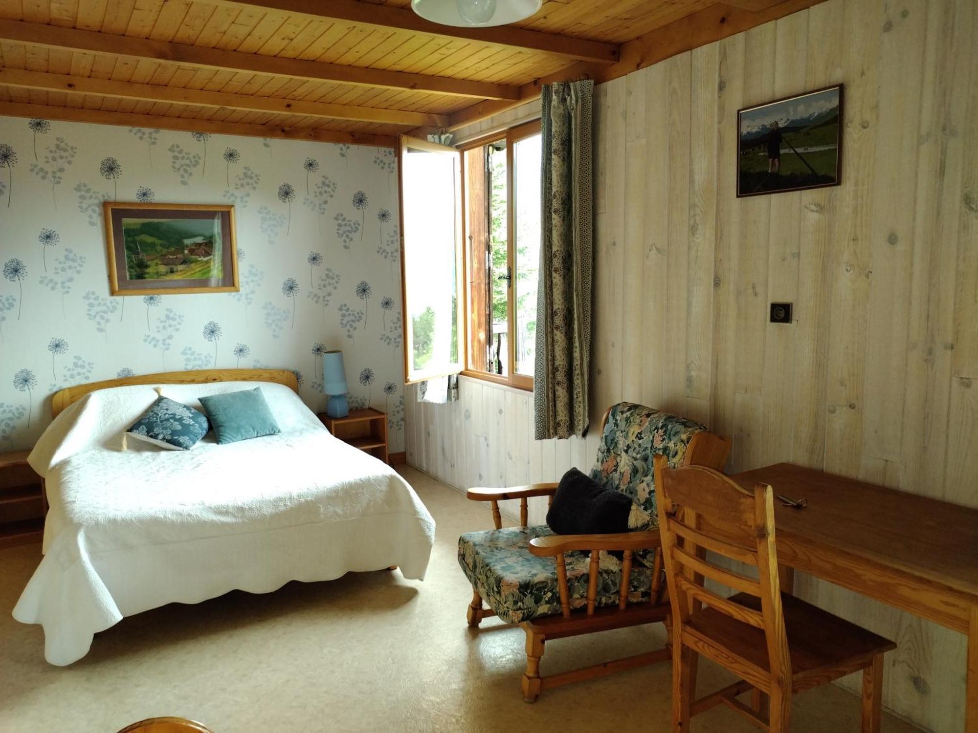 Le Vieux Chalet Bed & Breakfast Embrun Exterior photo